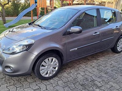 Gebraucht Renault Clio II 75 PS (55 kW) 2011 Grau Kleinwagen