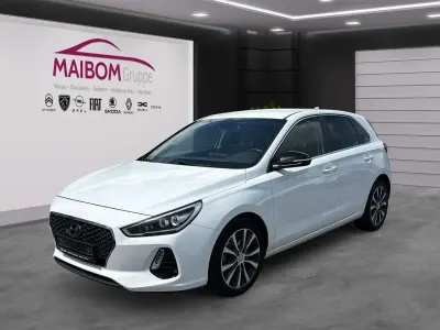 Gebraucht Hyundai i30 120 PS (88 kW) 2017 Weiß Limousine