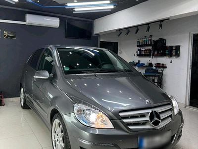Gebraucht Mercedes B200 140 PS (102 kW) 2010 Grau Van / Kleinbus
