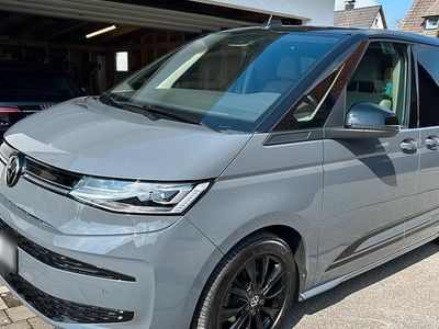 Gebraucht VW Multivan Edition 150 PS (110 kW) 2024 Grau Van