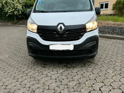 Gebraucht Renault Trafic 121 PS (88 kW) 2019 Weiß Van / Kleinbus