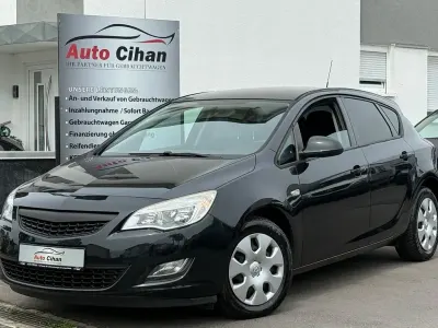 Gebraucht Opel Astra Edition 116 PS (85 kW) 2012 Schwarz Limousine