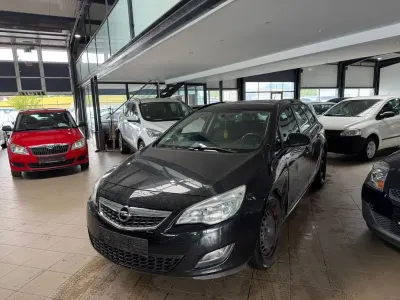 Gebraucht Opel Astra Edition 101 PS (74 kW) 2012 Schwarz Kombi
