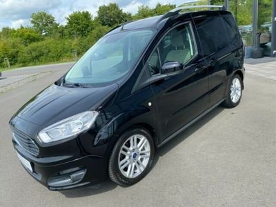 Gebraucht Ford Tourneo Courier Titanium 101 PS (74 kW) 2016 Iridiumschwarz metallic (metallic) Van / Kleinbus