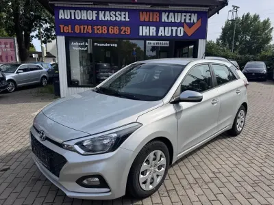 Gebraucht Hyundai i20 Select 75 PS (55 kW) 2019 Silber Kleinwagen