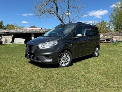 Gebraucht Ford Tourneo Courier Titanium 101 PS (74 kW) 2019 Grau Van / Kleinbus