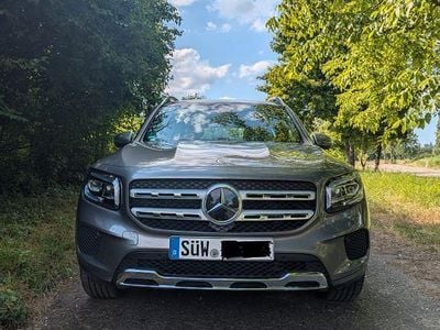 Mercedes GLB180