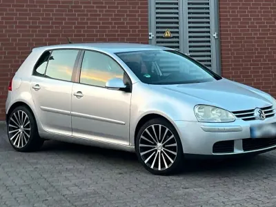 Gebraucht VW Golf V 105 PS (77 kW) 2005 Grau Kleinwagen