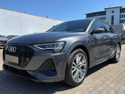 Gebraucht Audi e-tron S-Line 300 kW (408 PS) 2023 Daytonagrau perleffekt SUV