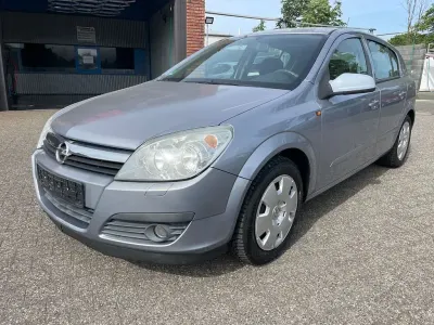 Gebraucht Opel Astra Edition 105 PS (77 kW) 2006 Silber Limousine