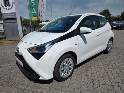Weiß Gebraucht 2022 Toyota Aygo X-play Kleinwagen | 10.690 € (Fairer Preis)