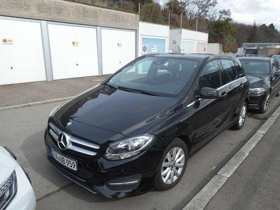 Gebraucht Mercedes B180 109 PS (80 kW) 2016 Schwarz Van / Kleinbus