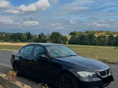 Gebraucht BMW 318 Basis 129 PS (94 kW) 2007 Schwarz Limousine