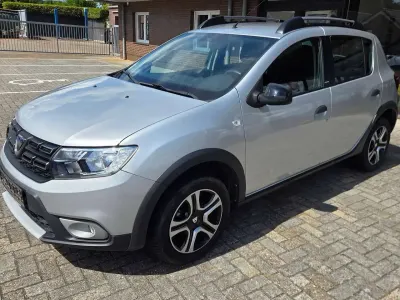 Gebraucht Dacia Sandero Celebration 90 PS (66 kW) 2018 Platingrau Kleinwagen