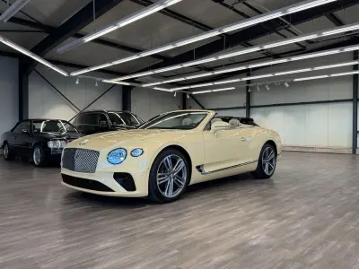 Gebraucht Bentley Continental GT Convertible 549 PS (403 kW) 2024 Magnolia pearlscent Cabrio