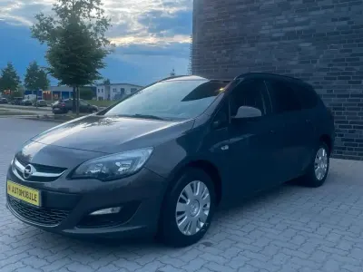 Gebraucht Opel Astra 101 PS (74 kW) 2013 Grau Kombi