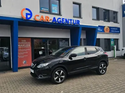 Gebraucht Nissan Qashqai N-Connecta 131 PS (96 kW) 2016 Schwarz SUV