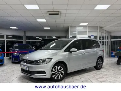 Gebraucht VW Touran Active 150 PS (110 kW) 2023 Silber Van / Kleinbus