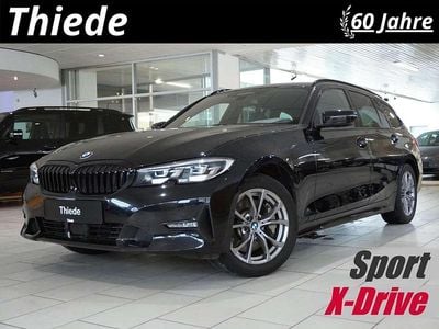 Saphirschwarz metallic Gebraucht 2021 BMW 330 Sport Line Kombi | 30.920 € (Guter Preis)