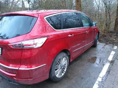 Gebraucht Ford S-MAX S 241 PS (177 kW) 2019 Rot Van / Kleinbus