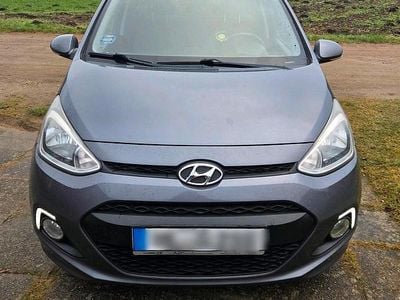Grau Gebraucht 2016 Hyundai i10 Passion Kleinwagen | 6.700 €