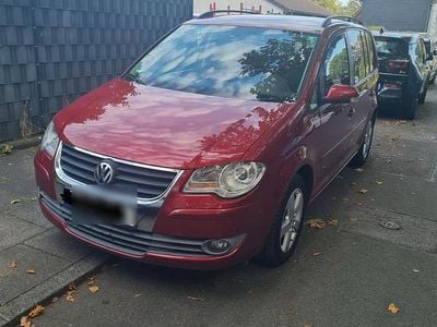 Rot Gebraucht 2009 VW Touran Van / Kleinbus | 6.500 € (Etwas zu teuer)