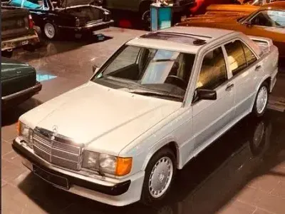 Brugt Mercedes 190 118 HK (86 kW) 1987 Sølv Sedan