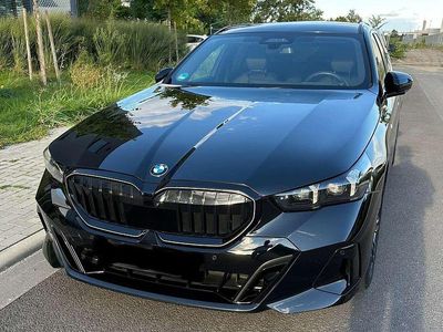 Schwarz Gebraucht 2024 BMW 520 Kombi | 55.900 € (Fairer Preis)