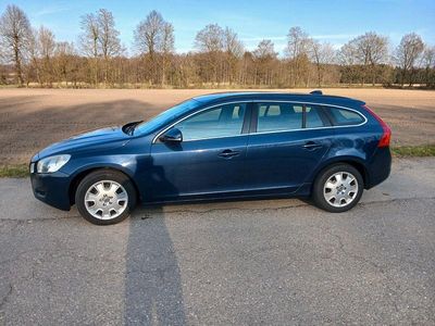 Gebraucht Volvo V60 Momentum 163 PS (119 kW) 2012 Blau Kombi