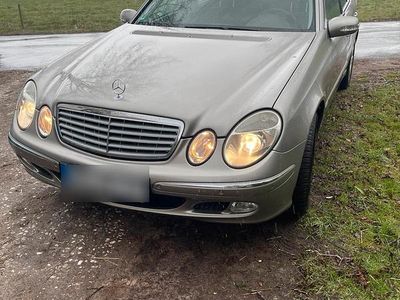 Usata Mercedes 220 Avantgarde 150 CV (110 kW) 2004 Argento Berlina