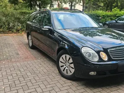 Gebraucht Mercedes E220 Classic 150 PS (110 kW) 2004 Schwarz Kombi