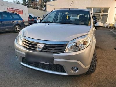Grau Gebraucht 2010 Dacia Sandero Limousine | 2.590 €