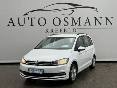 Używany VW Touran Comfortline 150 KM (110 kW) 2021 Biały Minivan