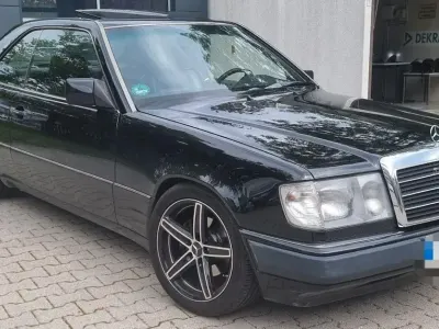 Gebraucht Mercedes 230 137 PS (100 kW) 1989 Schwarz Coupé