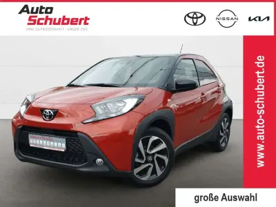 Gebraucht Toyota Aygo X Pulse 72 PS (52 kW) 2023 3u4)/ black mica (209) (rot SUV