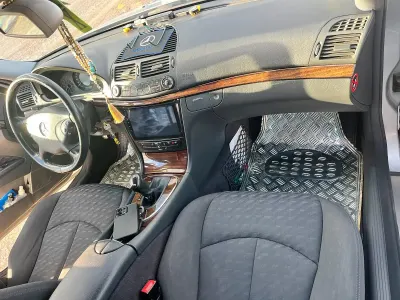 Gebraucht Mercedes E200 122 PS (89 kW) 2003 Grau Limousine