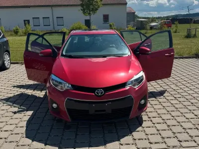 Używany Toyota Corolla 136 KM (100 kW) 2015 Czerwony Sedan/Limuzyna