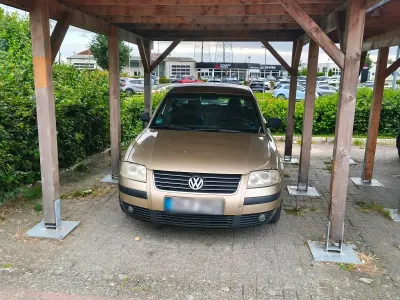 Gebraucht VW Passat 116 PS (85 kW) 2003 Gold Limousine