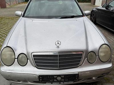 Mercedes E220