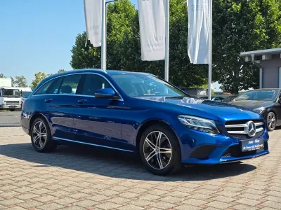 Gebraucht Mercedes 200 Avantgarde 160 PS (117 kW) 2020 Blau Limousine