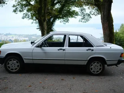 Gebraucht Mercedes 190 72 PS (52 kW) 1988 Weiß Limousine