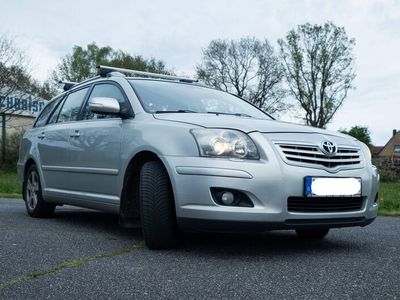 gebraucht Toyota Avensis 2.2 Executive, 2.Hand, guter allgemeinzustand.