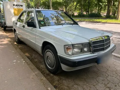 Używany Mercedes 190 109 KM (80 kW) 1991 Biały Sedan/Limuzyna