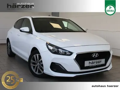 Gebraucht Hyundai i30 120 PS (88 kW) 2020 Weiß Limousine