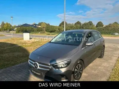 Gebraucht Mercedes B180 116 PS (85 kW) 2022 Grau Van / Kleinbus