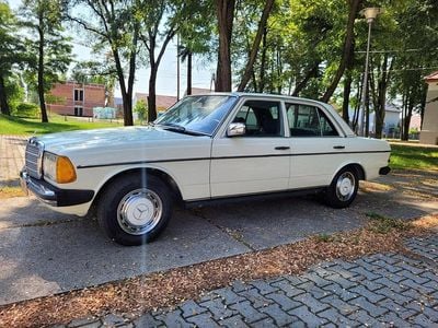 Weiß Gebraucht 1982 Mercedes 300 Limousine | 13.500 €