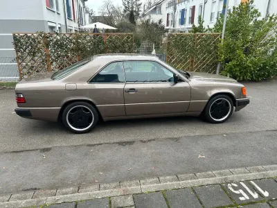 Gebraucht Mercedes 300 179 PS (131 kW) 1989 Braun Coupé