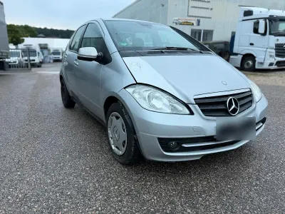 Gebraucht Mercedes A180 109 PS (80 kW) 2010 Silber Limousine