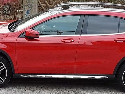 Gebraucht Mercedes GLA220 AMG line 184 PS (135 kW) 2017 Rot SUV