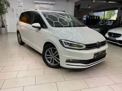 Begagnad VW Touran Highline 190 HK (139 kW) 2019 Vit Minibuss